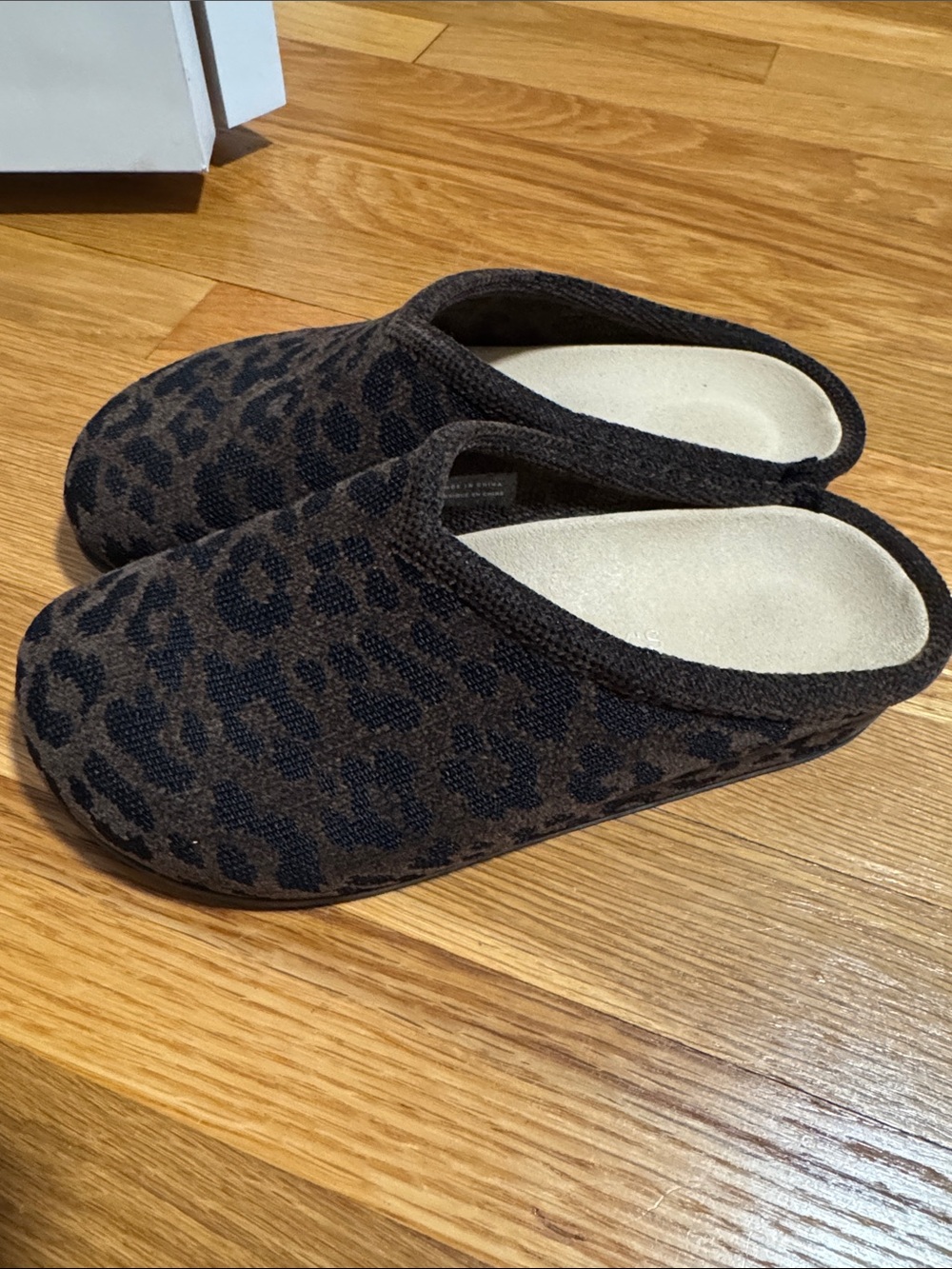 Rothy’s Size 7 Slip-On Women's Clogs in Black and Brown Leopard - Picture 3 of 3